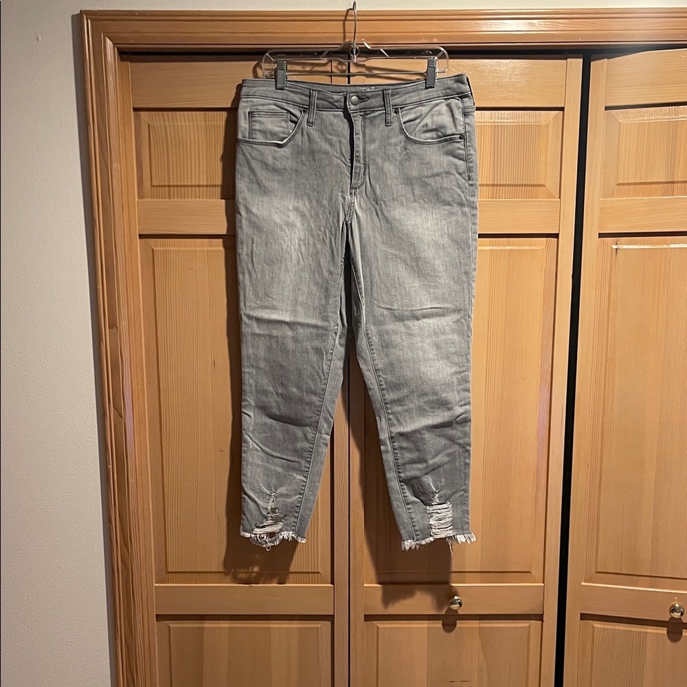 Universal Thread Light Gray Cropped Jeans